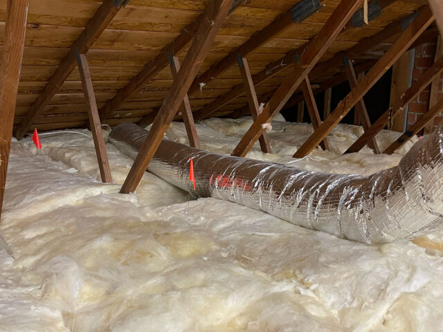 Blown-In Insulation vs Batt Insulation: What’s the Difference?
